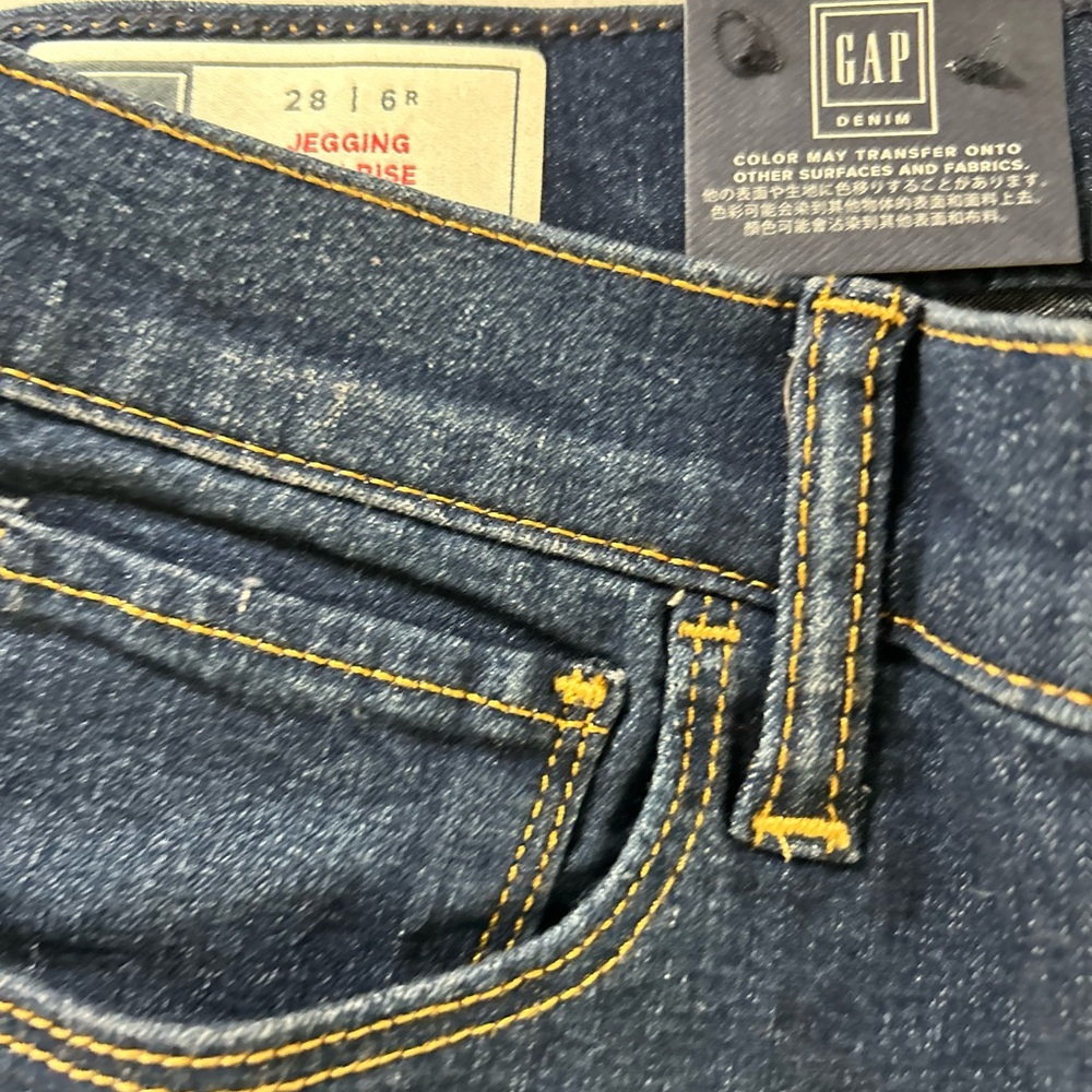 (NWT) GAP High Rise Jegging Size 6